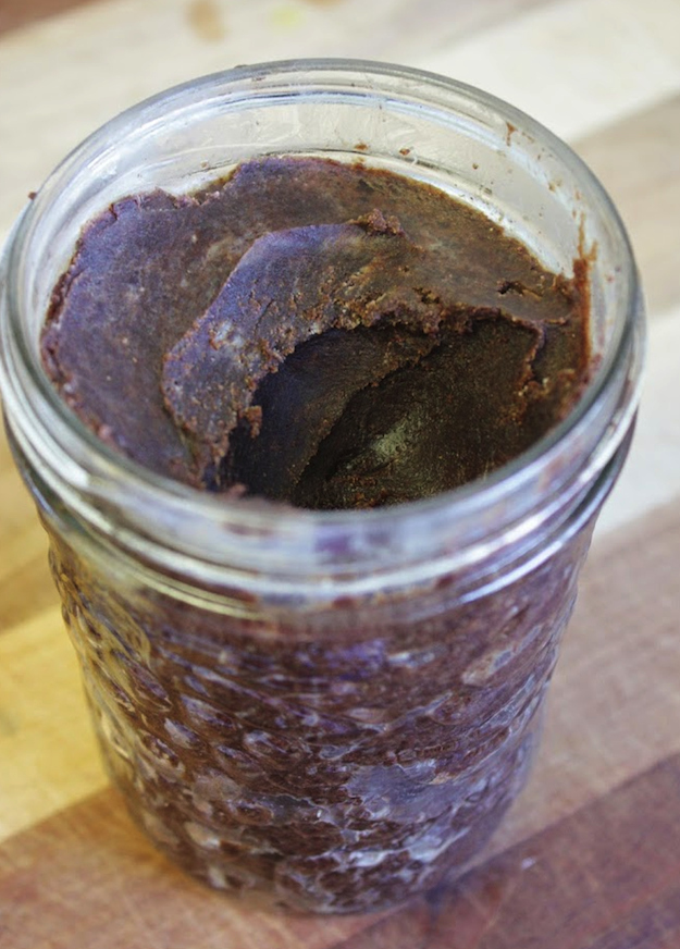 Raw chocolate hazelnut spread