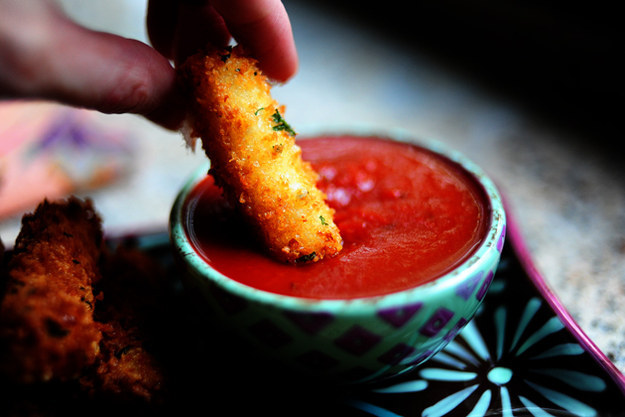 Panko Mozzarella Sticks & Marinara Sauce