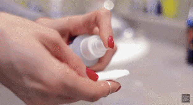 17 Satisfying Ways To Clean Everything In Your Makeup Bag