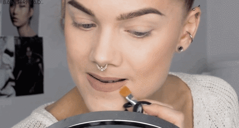 16 Tricks To Making Your Lips Look Full