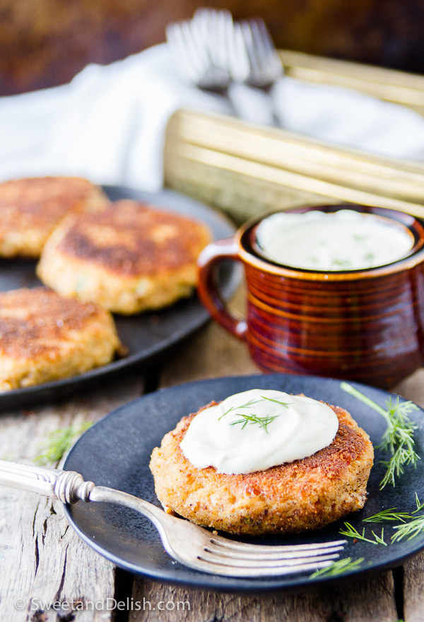 Salmon Cakes with Dill Sauce