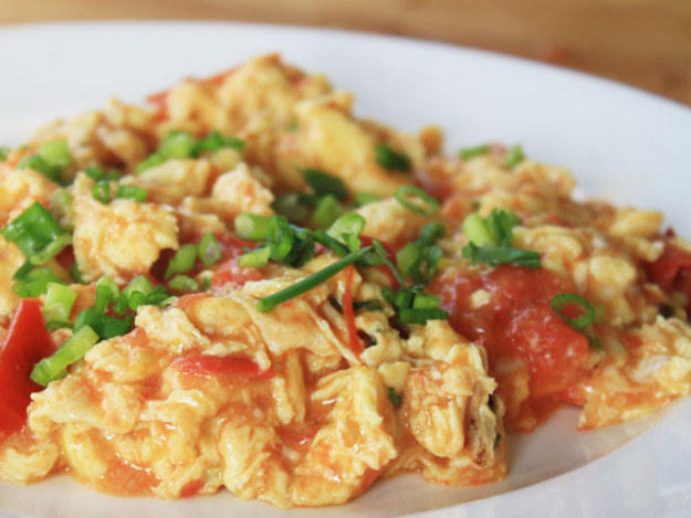 Stir-Fried Eggs and Tomatoes