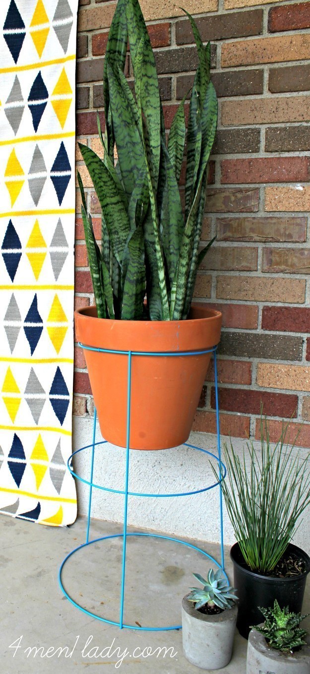 To get pots off the ground without extra bulky tables, flip a tomato cage upside down and cut off the legs.