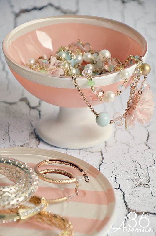 Fix up these dishes into a pretty jewelry holder.