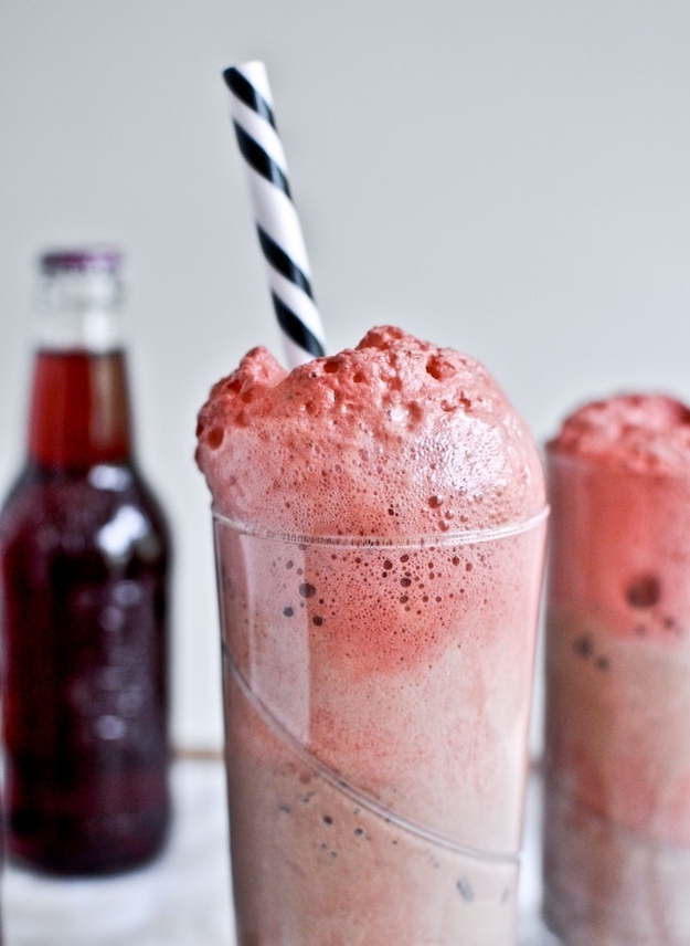 Ice cream floats are the easiest dessert to make ever. (Soda + Ice cream = The Best)
